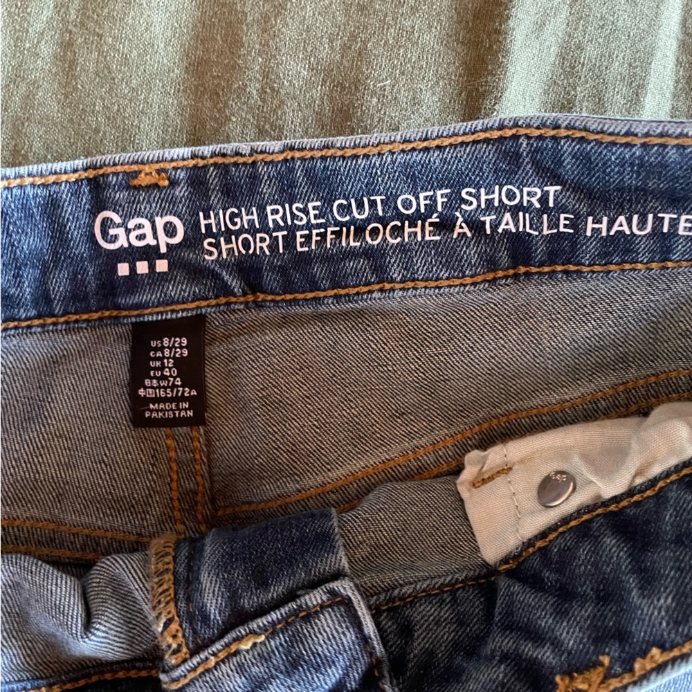 Gap High Rise Cutoff Short, Size 8 / 29 - Picture 2 of 3